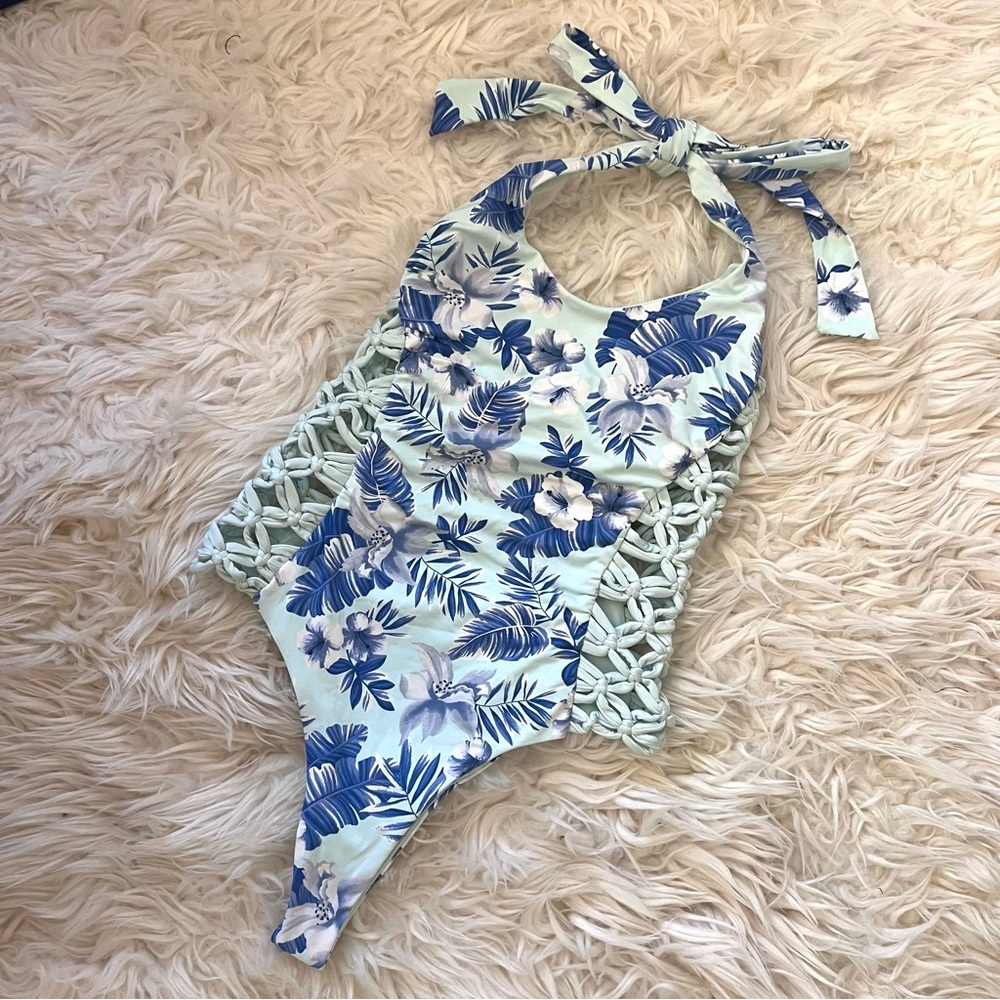 Frankies Bikinis Camilla Blue Floral Print One Piece Swimsuit Size Small